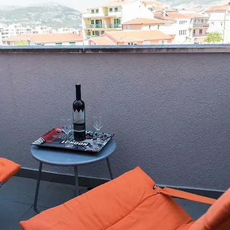 Apartment Elez*** + Free Parking In The Garage Split